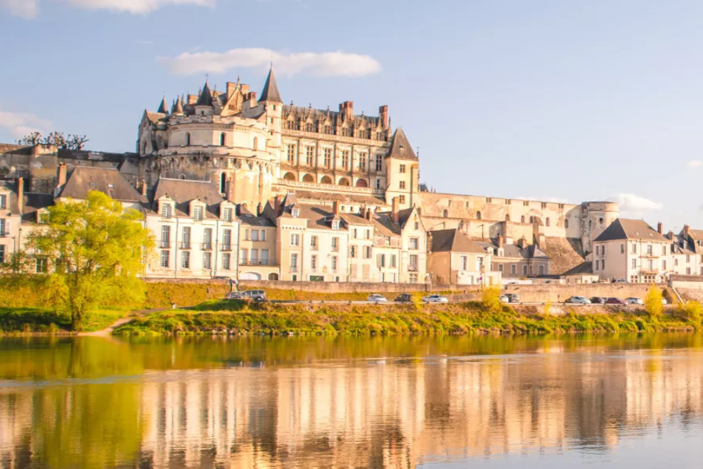 Le château d'Amboise, dans la chanson "Rame"