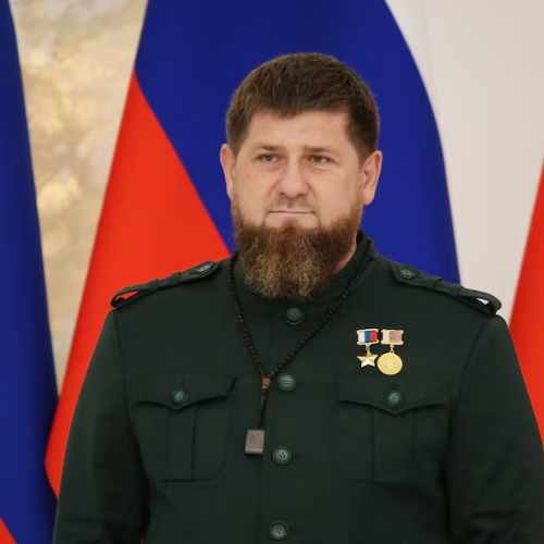 Kadyrov Président Tchétchène pour la musique aussi.