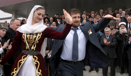 Kadyrov danse sur la musique Tchétchène le jour de son investiture